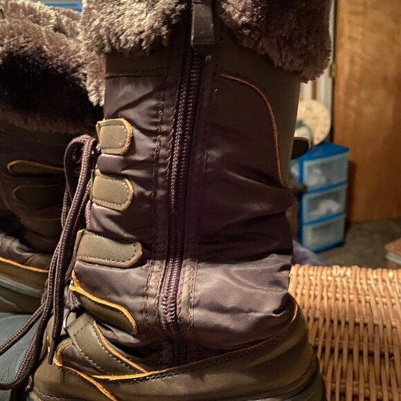 Dream Pairs, Thinsulate, brown winter boots w/fur/fleece insides, size 8 - Picture 6 of 10